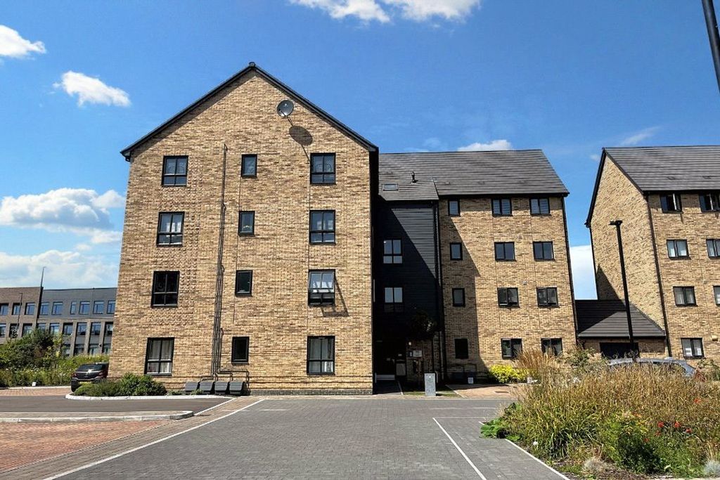 Property photo 1 of 9 Newfront