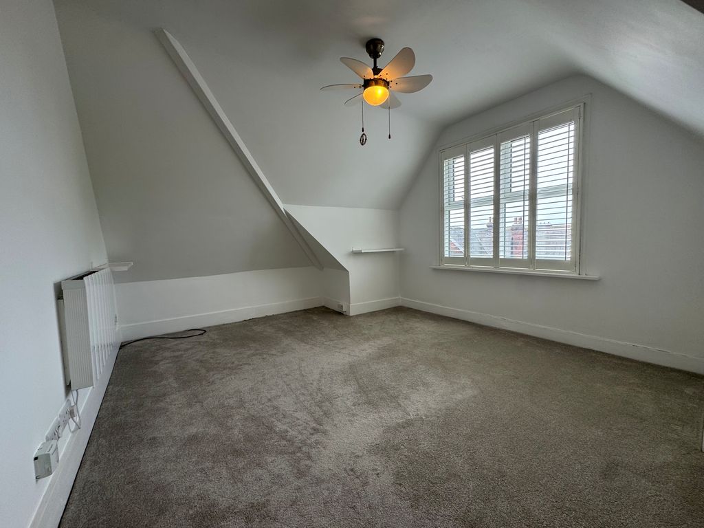 Property photo 3 of 6 Living Room