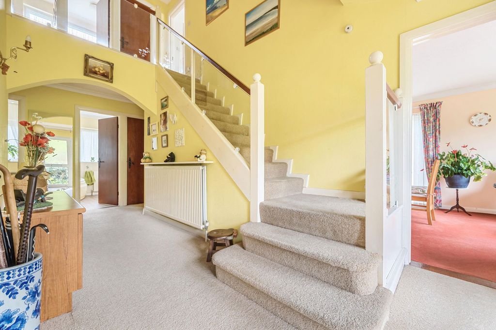 Property photo 2 of 18
