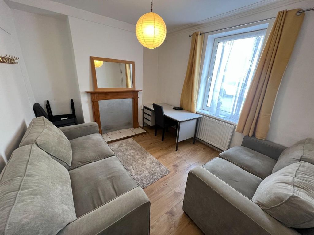 Property photo 2 of 14 Lounge