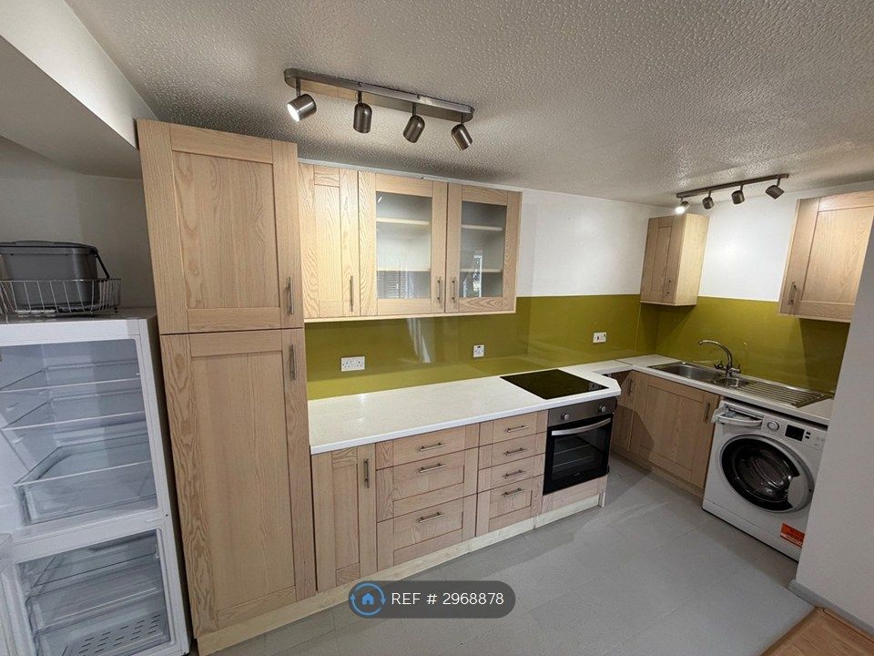 Property photo 3 of 8 Kitchen