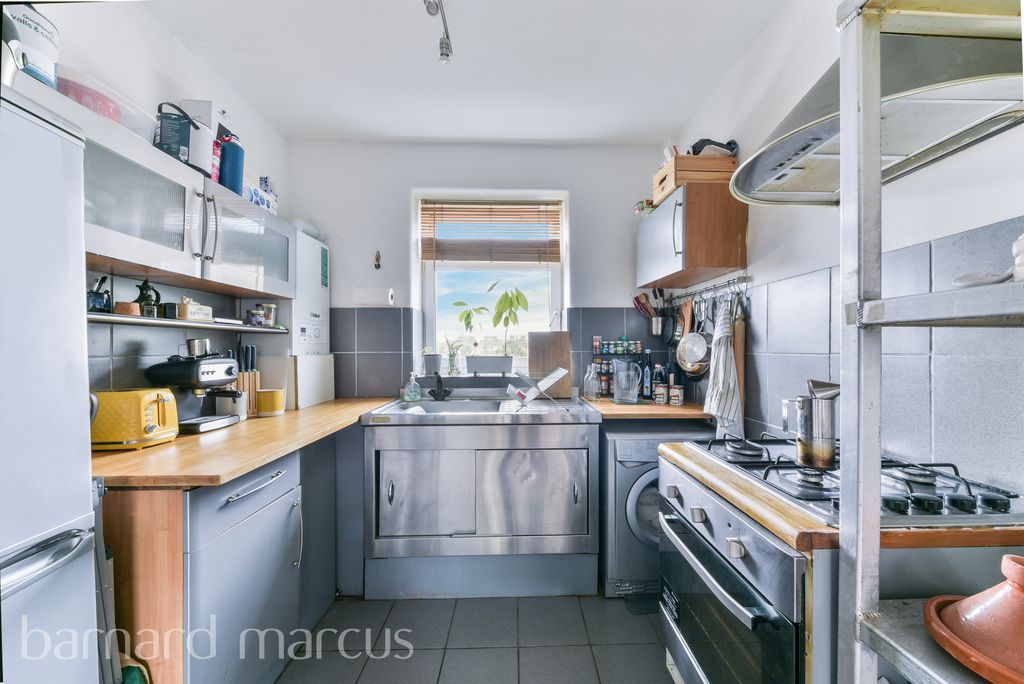 Property photo 1 of 12 Kitchen