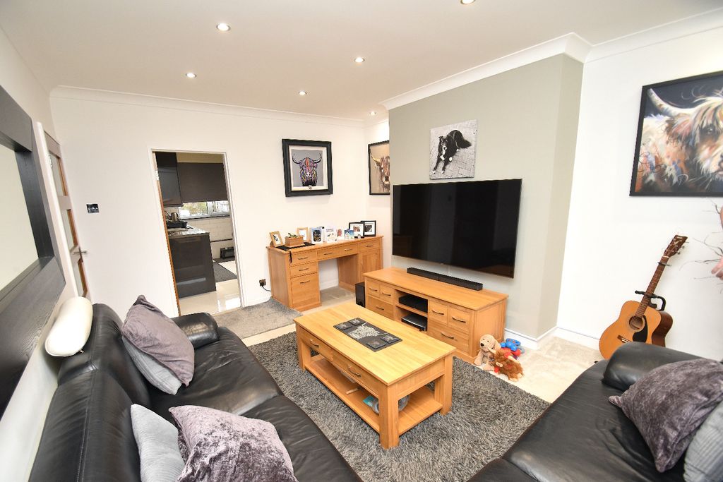 Property photo 3 of 17 4697994