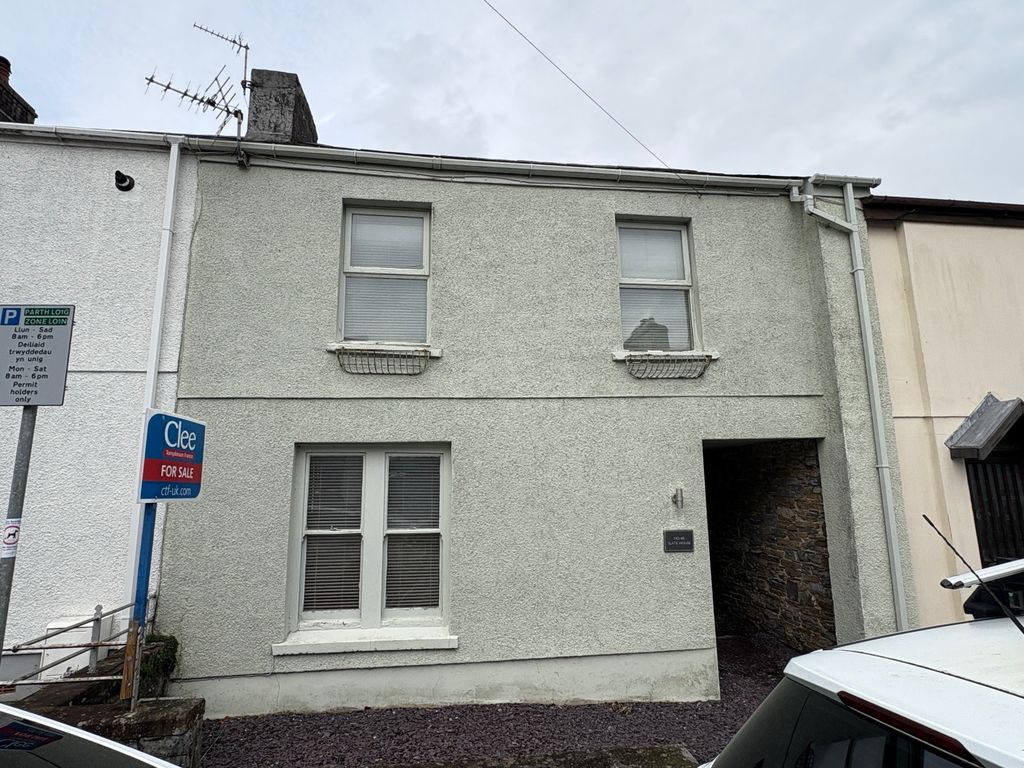 Property photo 1 of 12