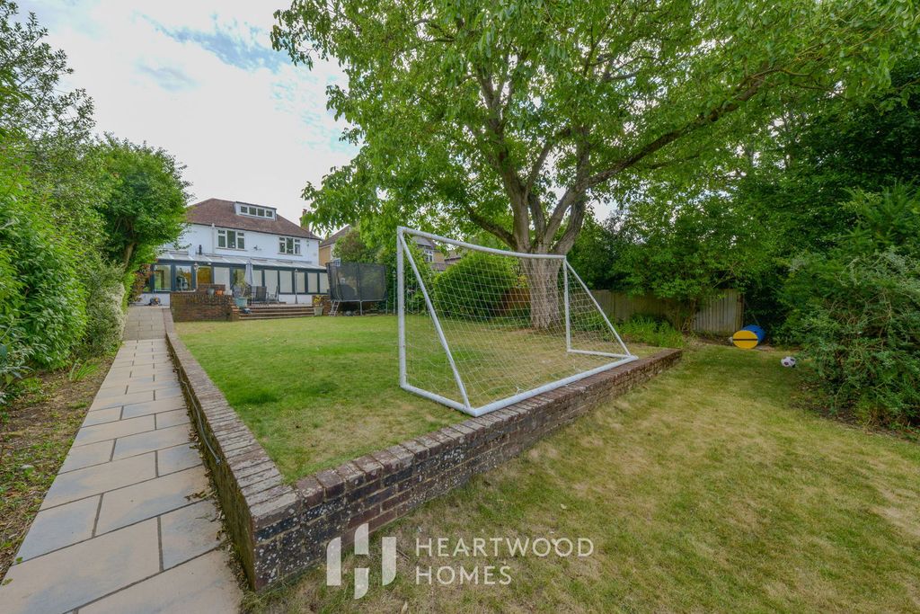 Property photo 2 of 26