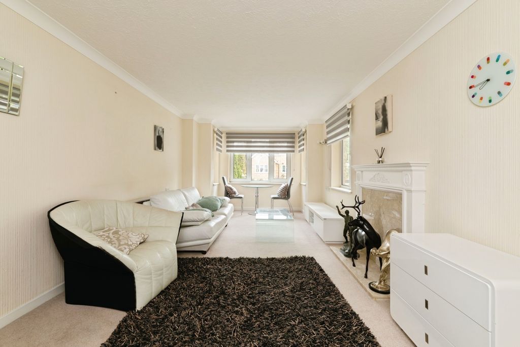 Property photo 1 of 15 Lounge