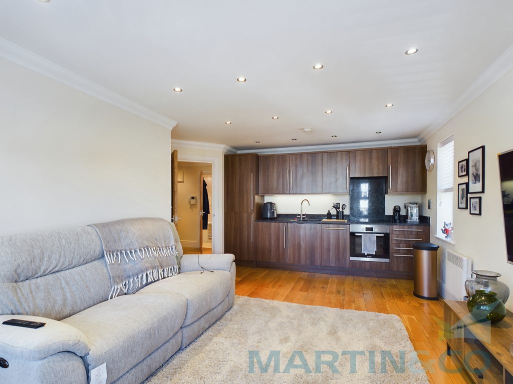 Property photo 3 of 8 Cam01059G0-Pr0099-Still003