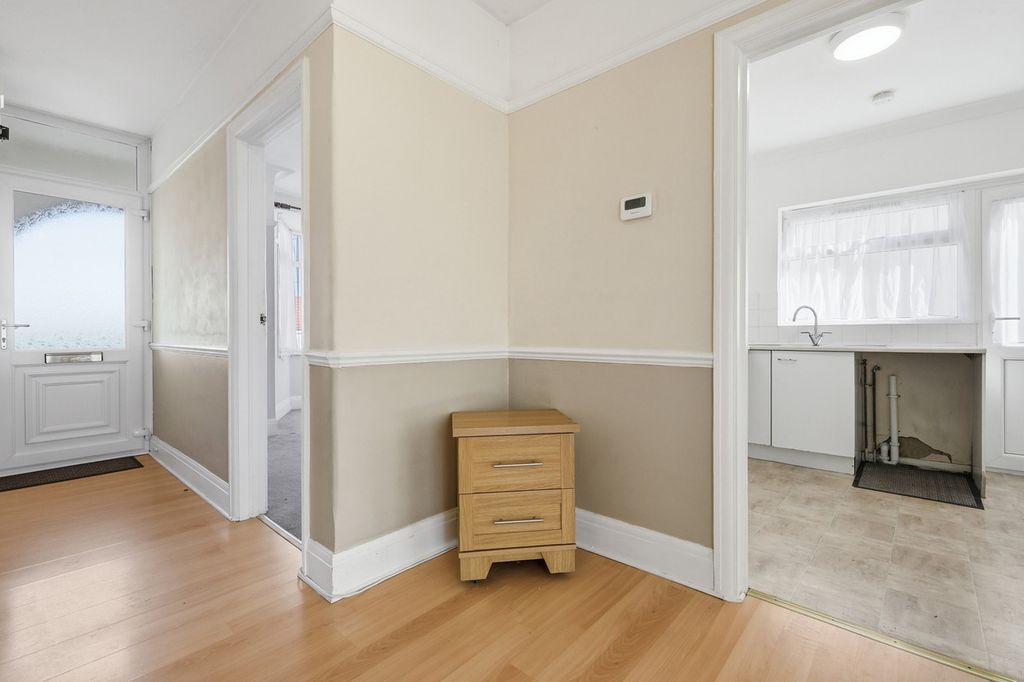 Property photo 2 of 27