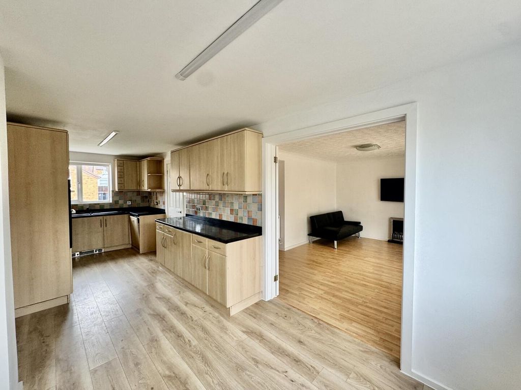 Property photo 2 of 19 Kitchen