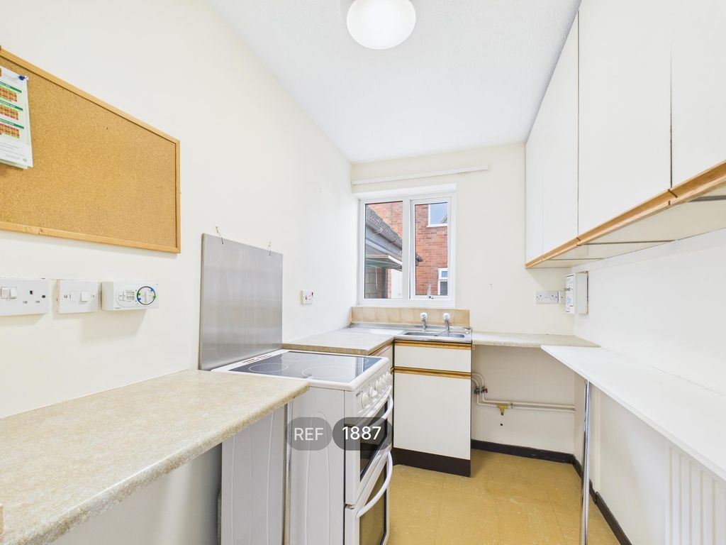 Property photo 3 of 13 Kitchen