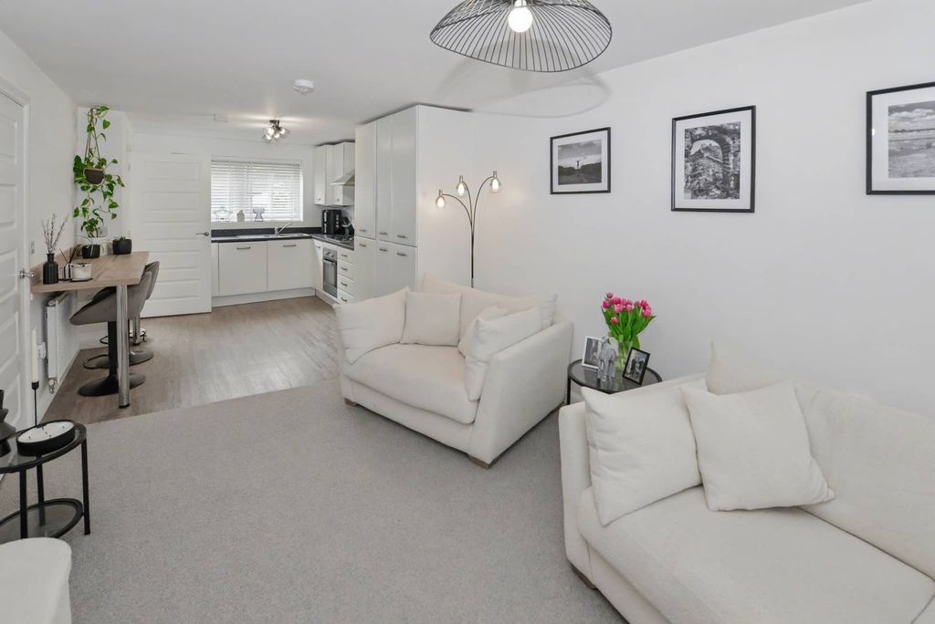 Property photo 3 of 14 Property Image