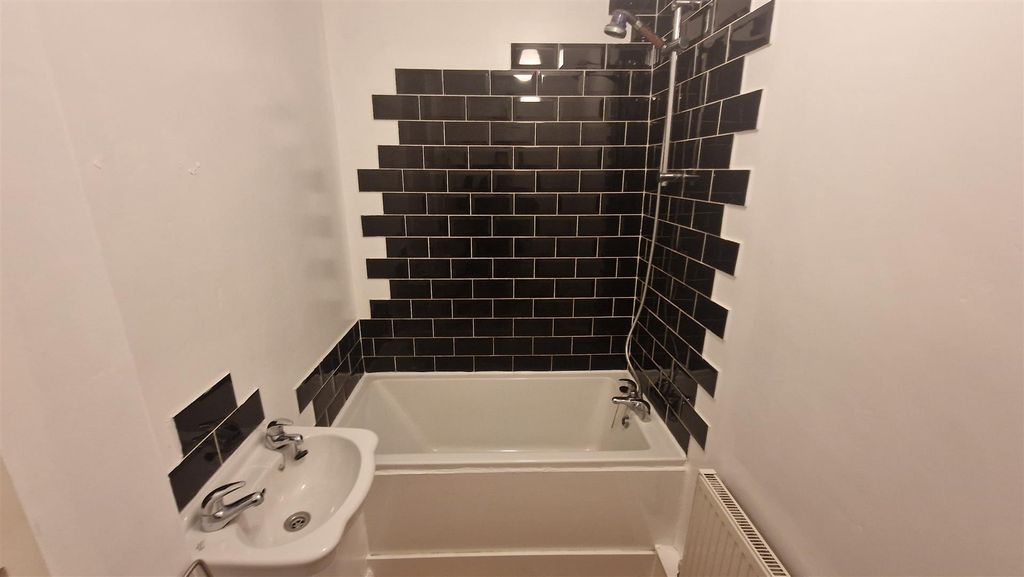 Property photo 2 of 17 Bathroom