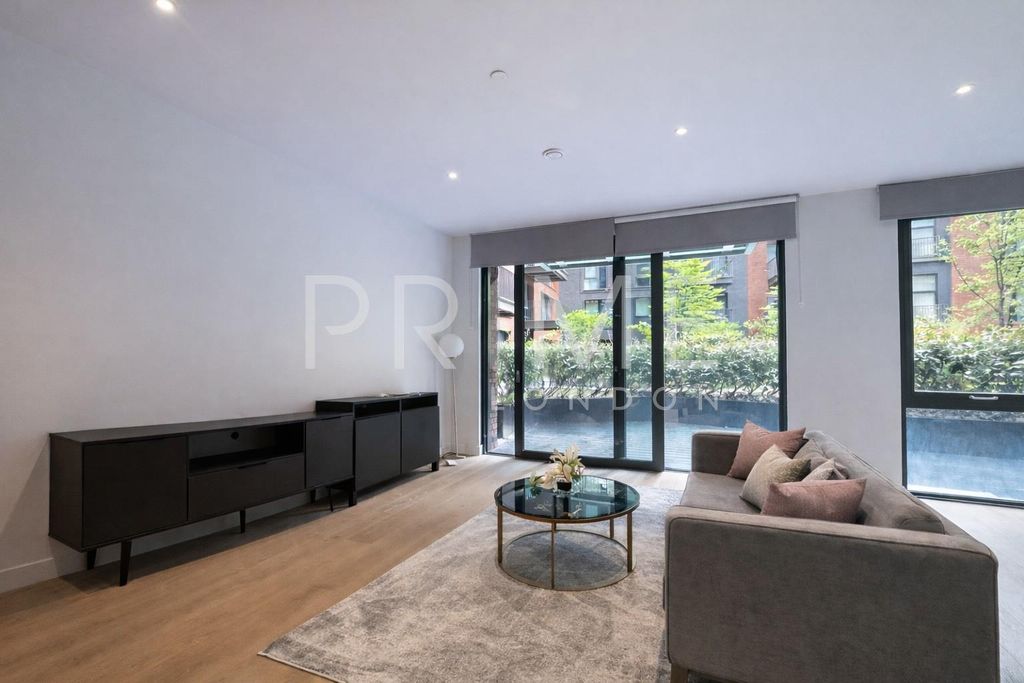 Property photo 3 of 13 Living.Jpg