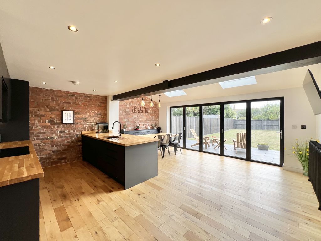 Property photo 2 of 24