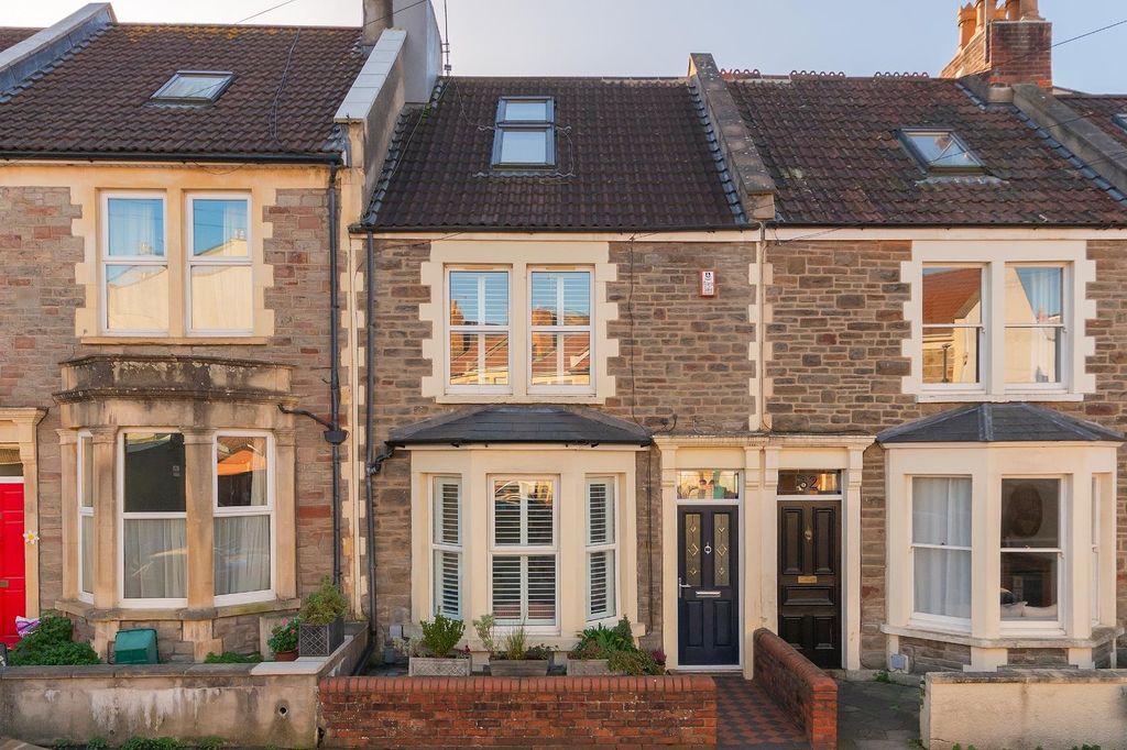 Property photo 2 of 40 3B4Rsv - External B.Jpg