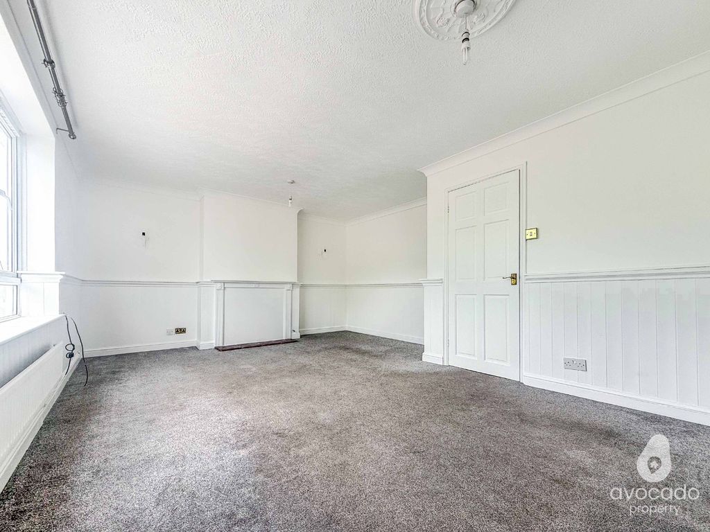 Property photo 2 of 17 5119815
