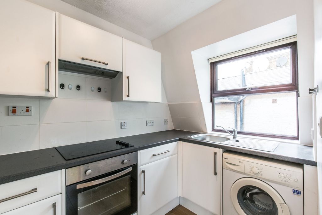 Property photo 2 of 18 Kitchen