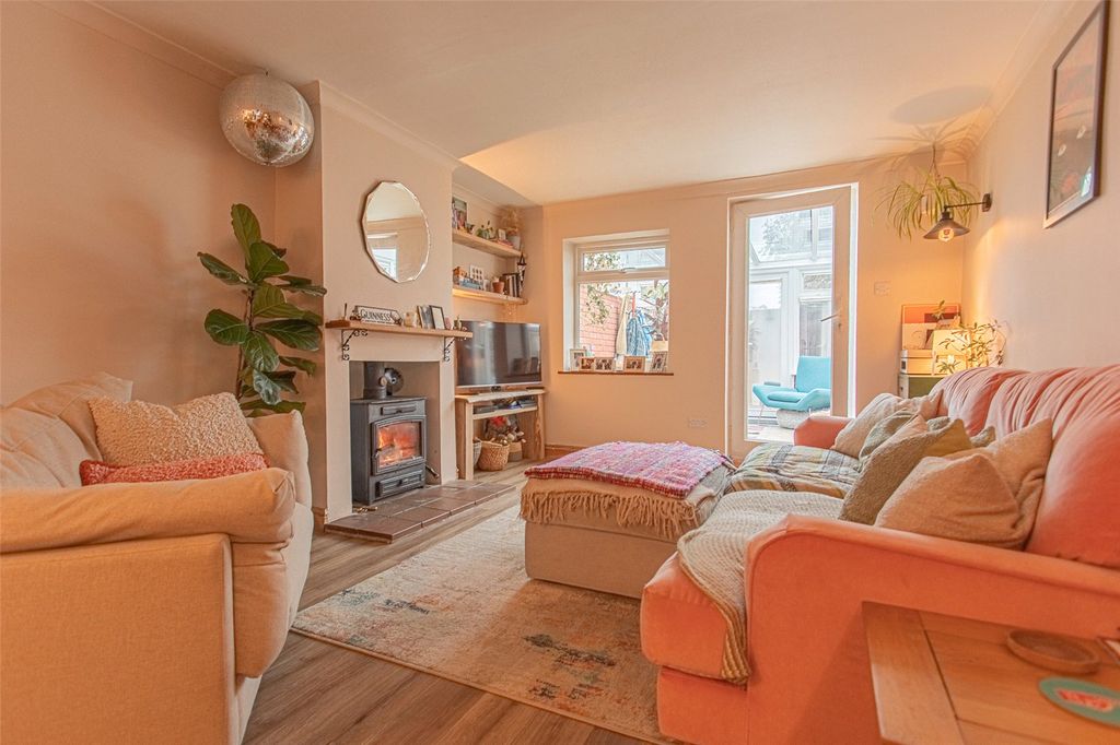 Property photo 2 of 23 Picture No. 18