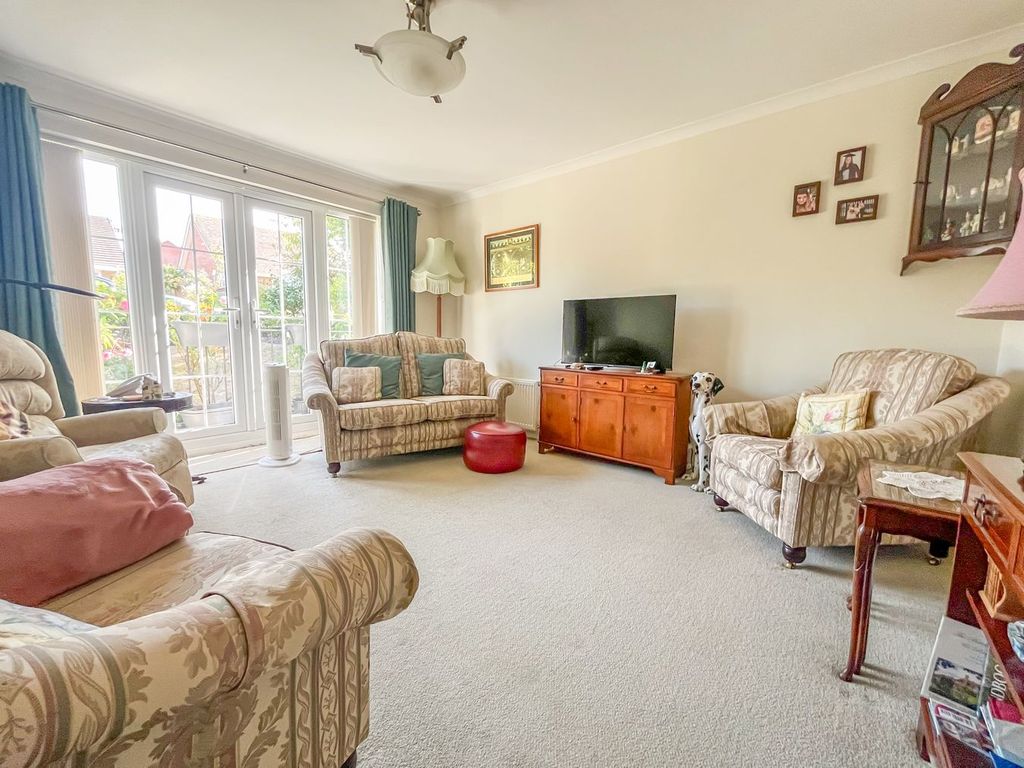 Property photo 2 of 11