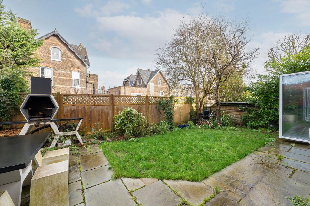 Property photo 2 of 18 Image