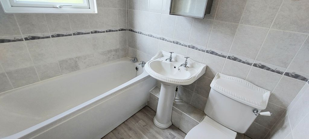 Property photo 3 of 4