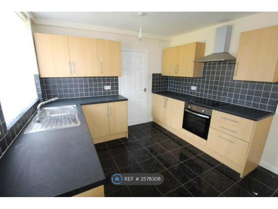 Property photo 2 of 12 Kitchen