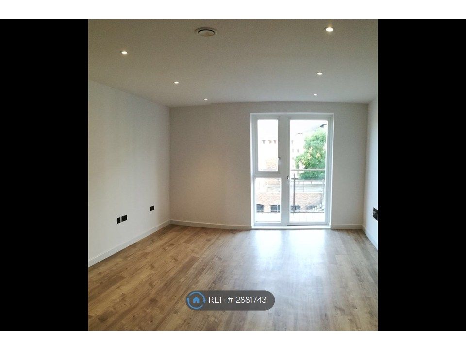 Property photo 3 of 10 Living Room