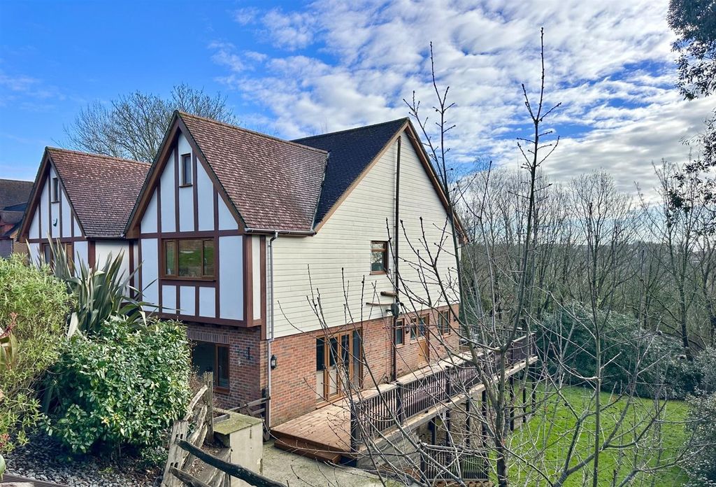 Property photo 1 of 31