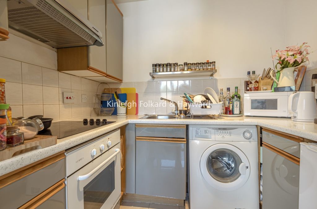 Property photo 3 of 6 Kitchen