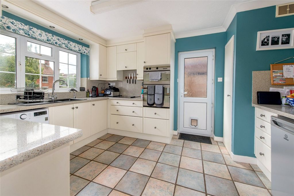 Property photo 3 of 29 Kitchen