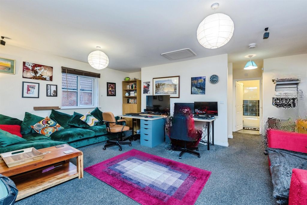 Property photo 3 of 11