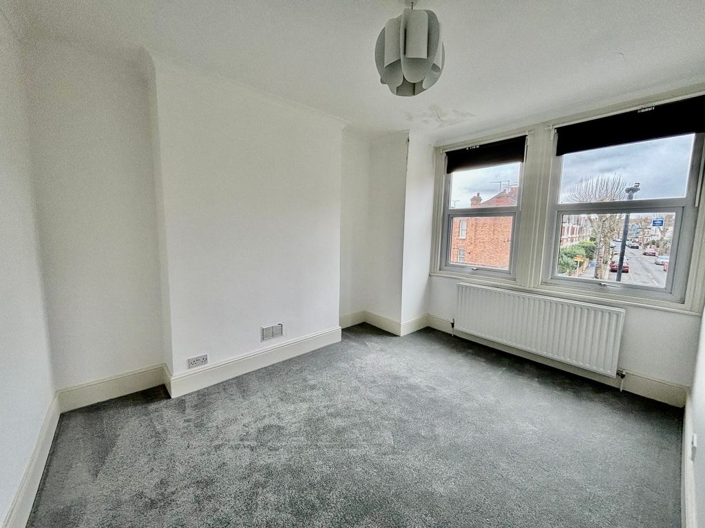 Property photo 1 of 8 9 Drayton 1