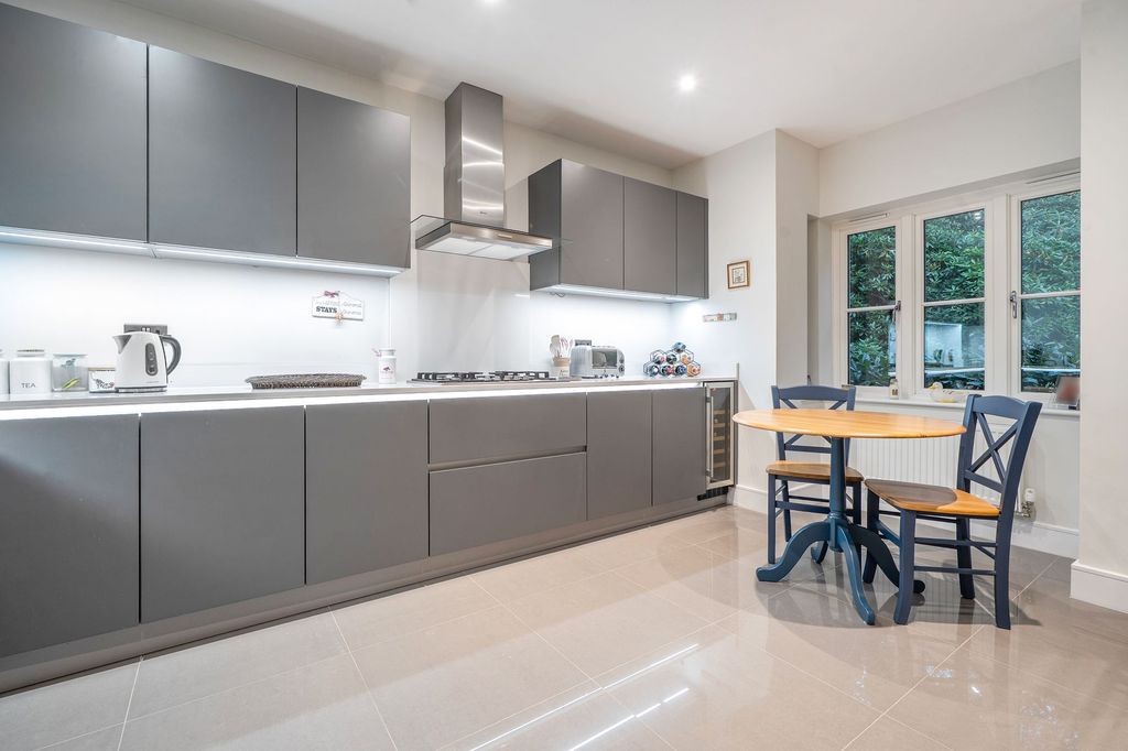 Property photo 2 of 19 Kitchen