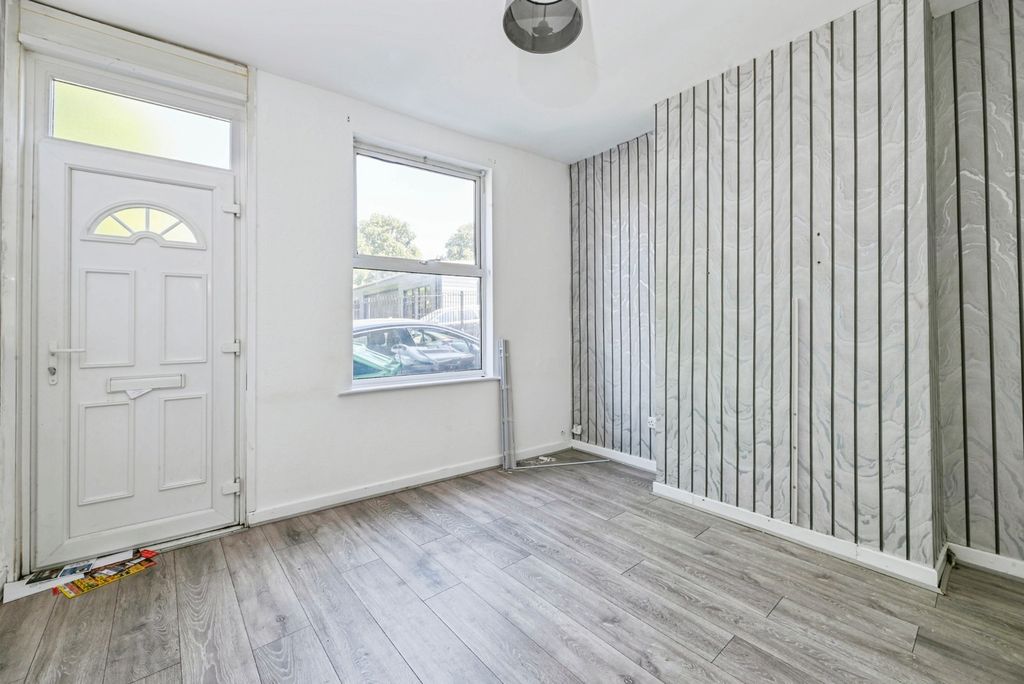Property photo 2 of 12 Pbox-Img.Jpg