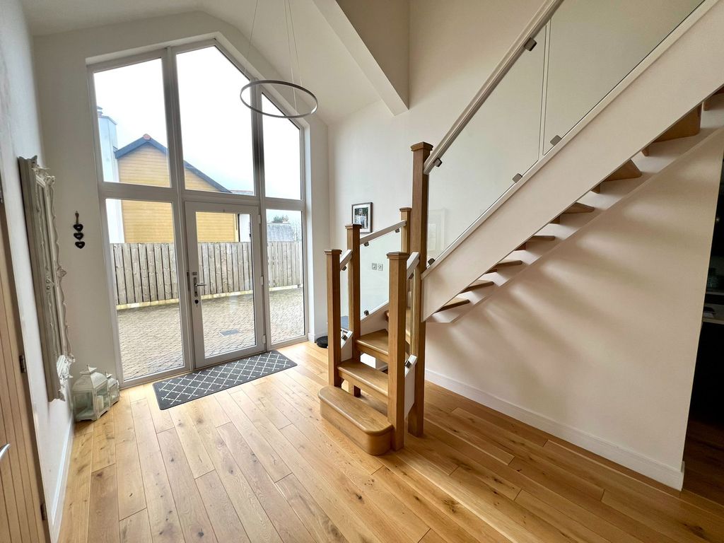 Property photo 3 of 25