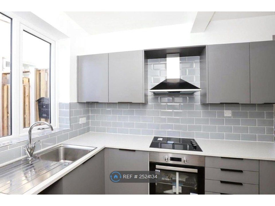 Property photo 2 of 14 Kitchen