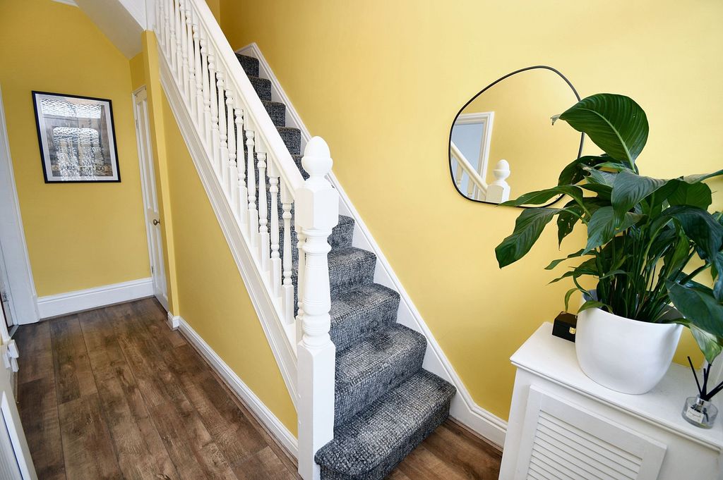 Property photo 3 of 28