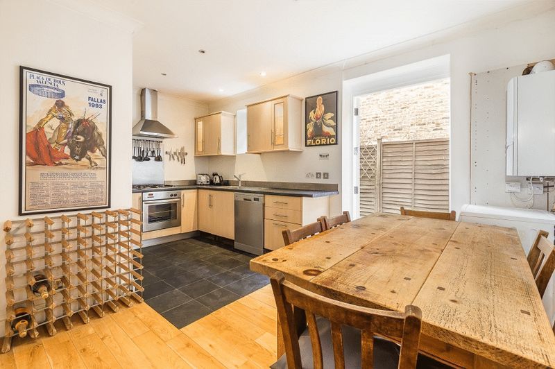 Property photo 2 of 9 Photo 4