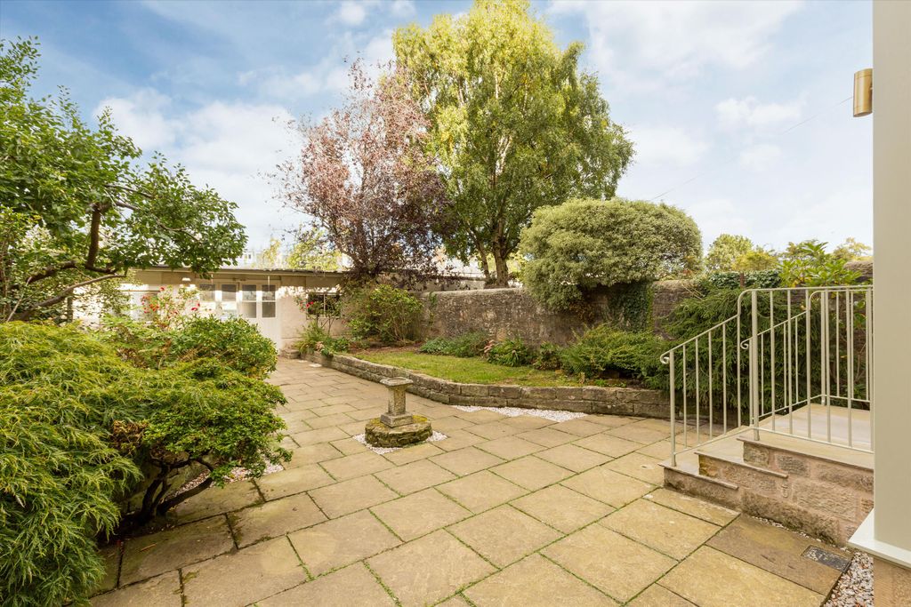 Property photo 3 of 19 Image