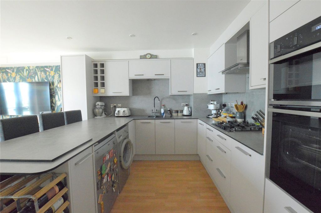 Property photo 2 of 10 Kitchen