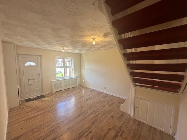 Property photo 2 of 8 Lounge