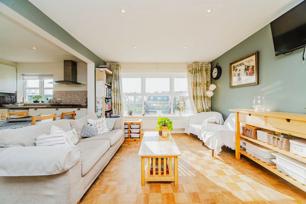 Property photo 1 of 34