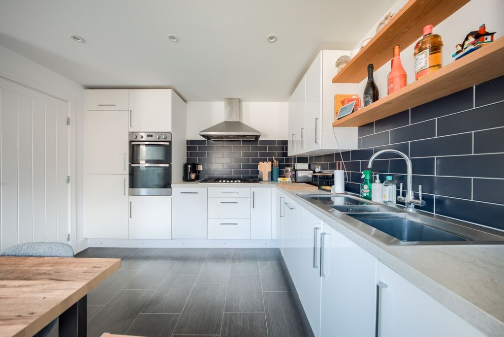 Property photo 3 of 18 Xt5A8350-Hdr(3)