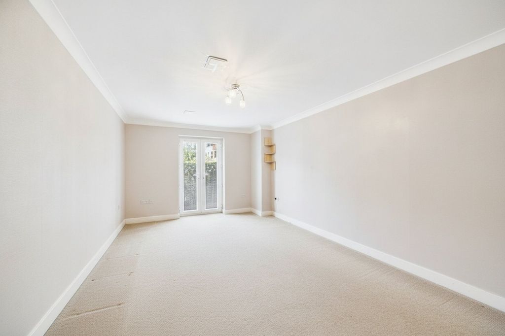 Property photo 2 of 7 Picture No. 17