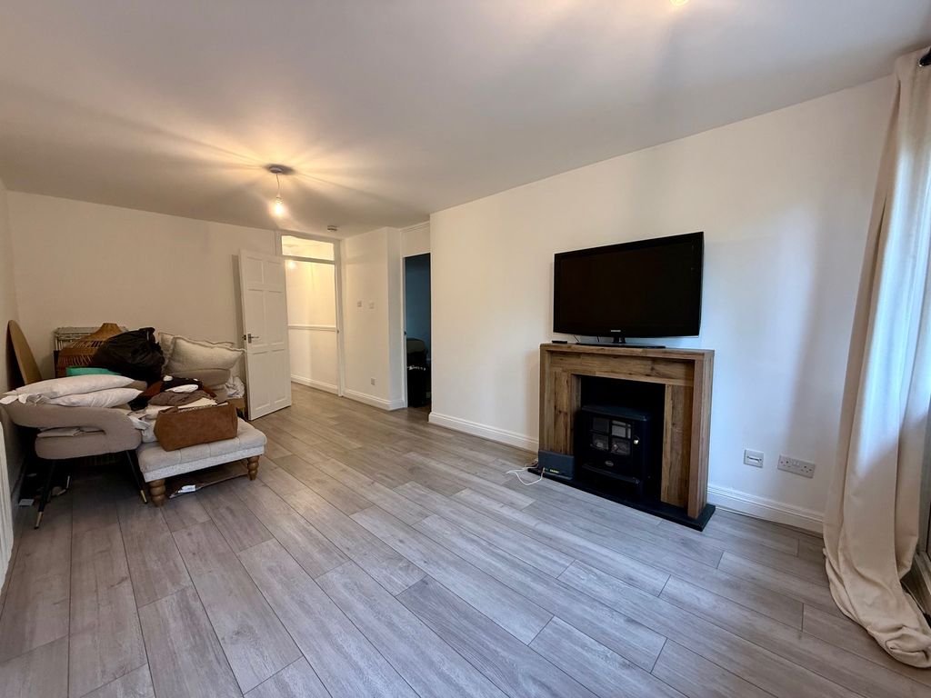 Property photo 1 of 11 Balcony