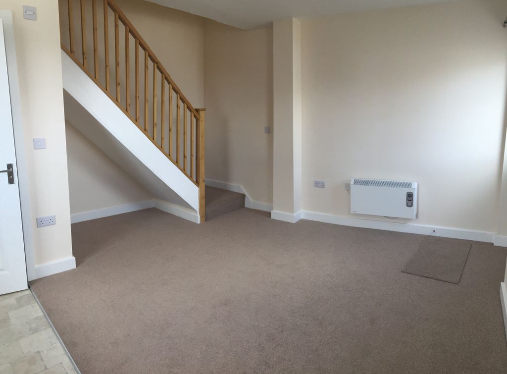 Property photo 3 of 7 Living Room