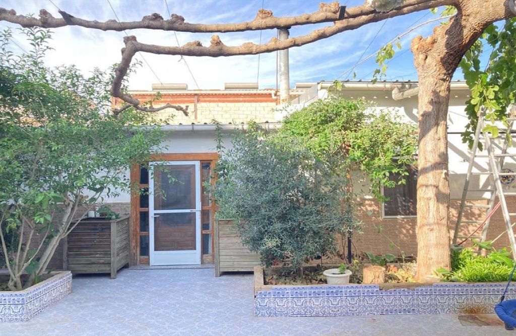 Property photo 1 of 40