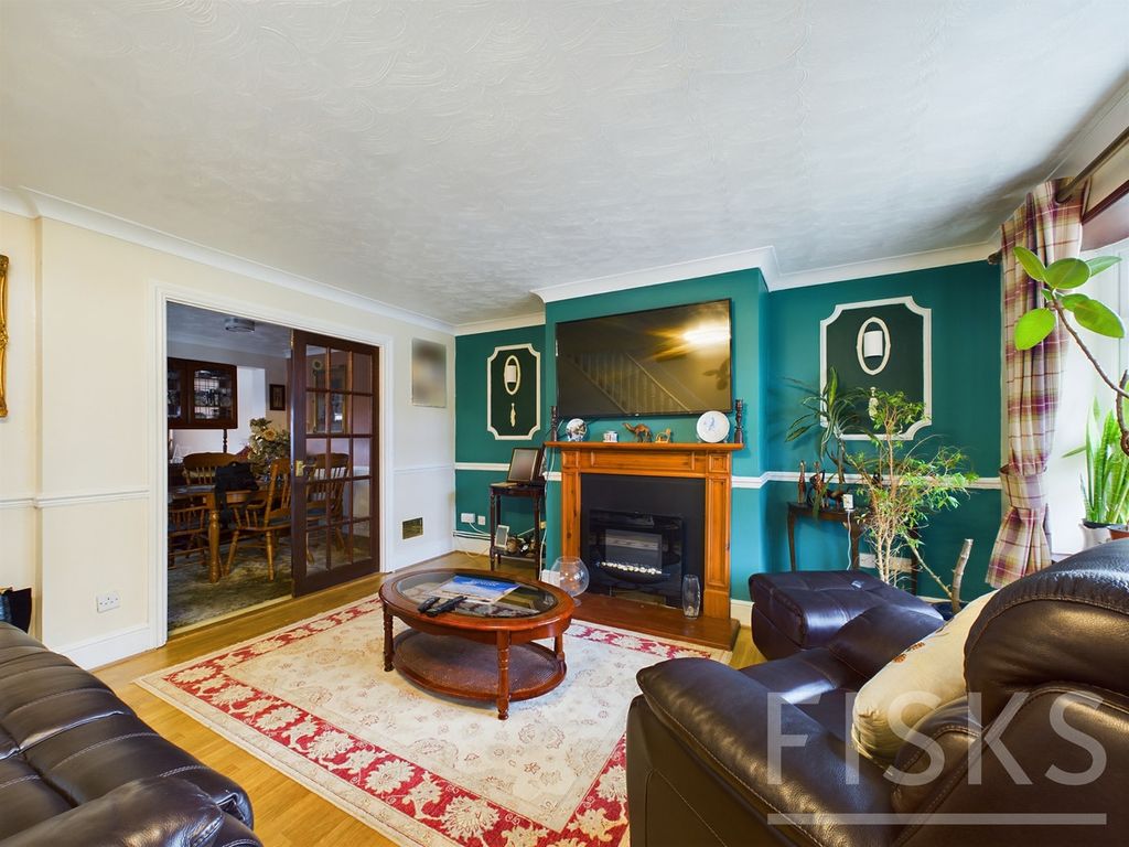 Property photo 3 of 12