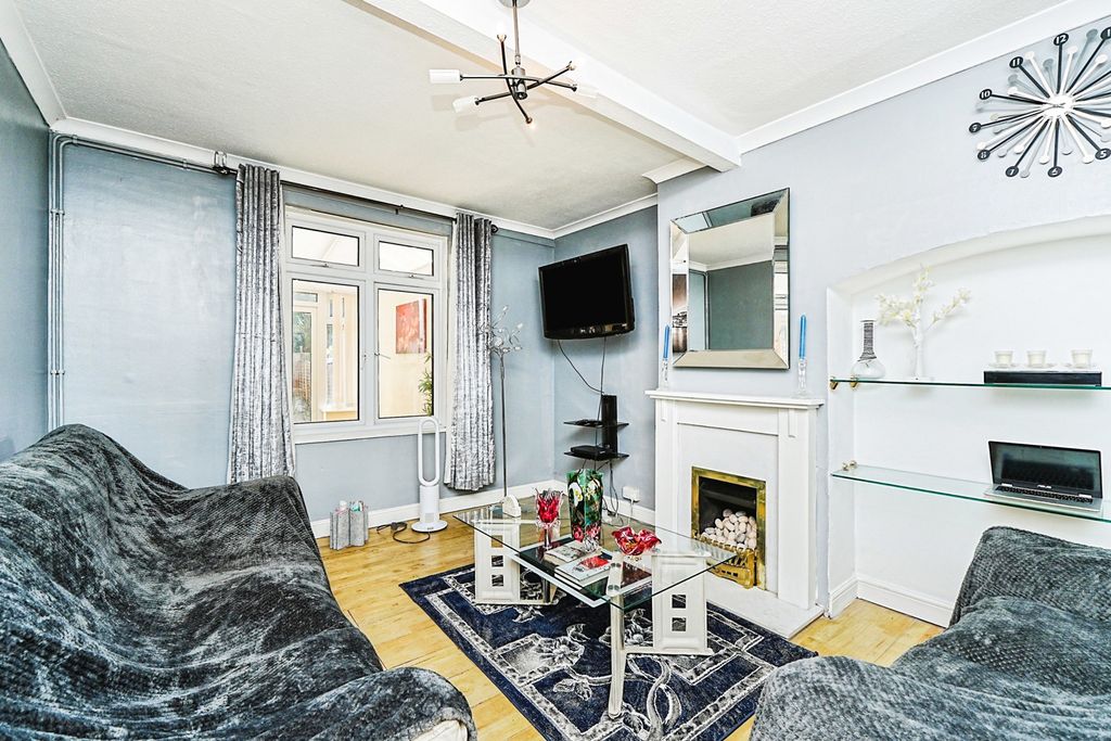 Property photo 2 of 11 Pbox-Img.Jpg