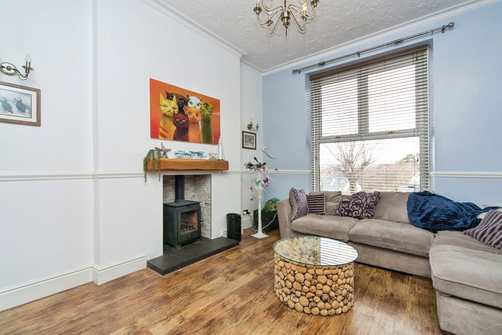 Property photo 3 of 21 Living Room